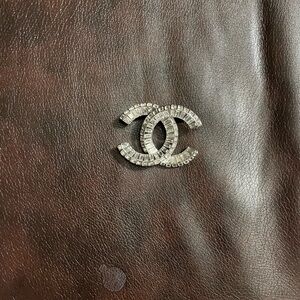 Silver toned Large Broach made up with large CS.  NEW.